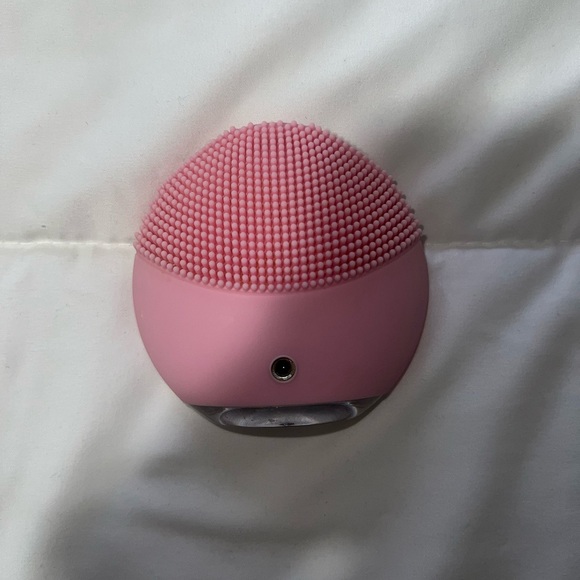 Foreo - Picture 2 of 4